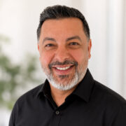 Cafer Suna (Regionalverkaufsleiter Deutschschweiz)