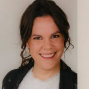 Ramona Duss (​Projektassistentin Marketing, Ausstellung und Verkauf)